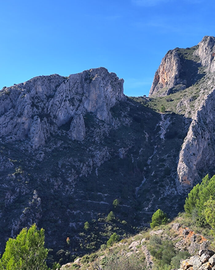 Ruta al pico Benicadell por la Canal