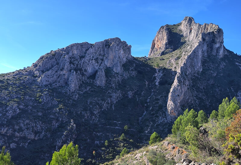 Ruta al pico Benicadell por la Canal