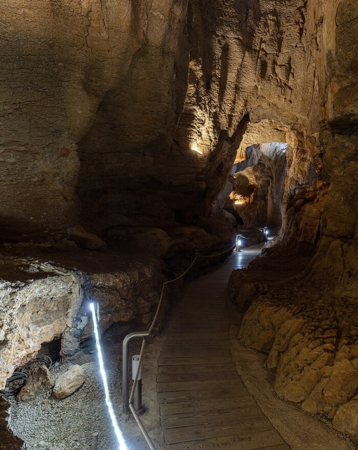 Cova de les Calaveres de Benidoleig (Alicante)