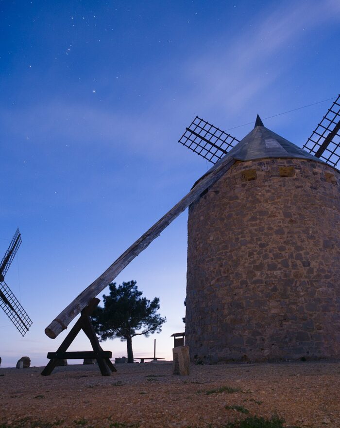 Molinos de Alcublas y la Cueva Sabuquera a vista de dron (Valencia)