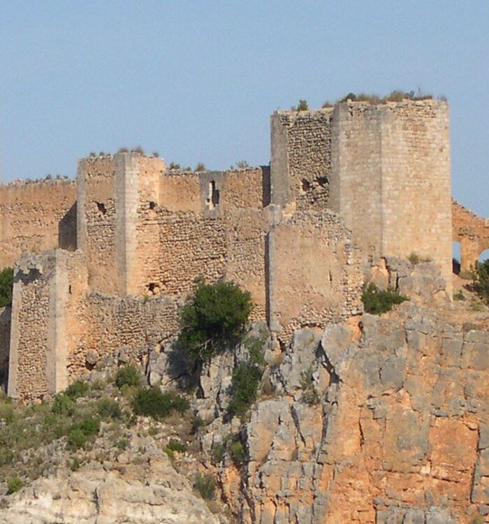 Ruta al castillo de Chirel desde el embalse de Embarcaderos (Cofrentes)