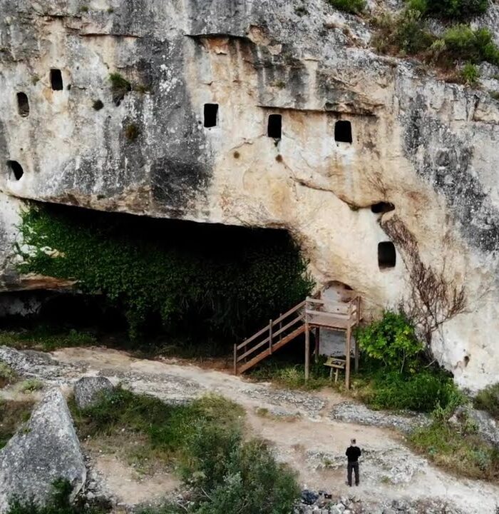Cova de les Finestres de Alfafara (Alicante)