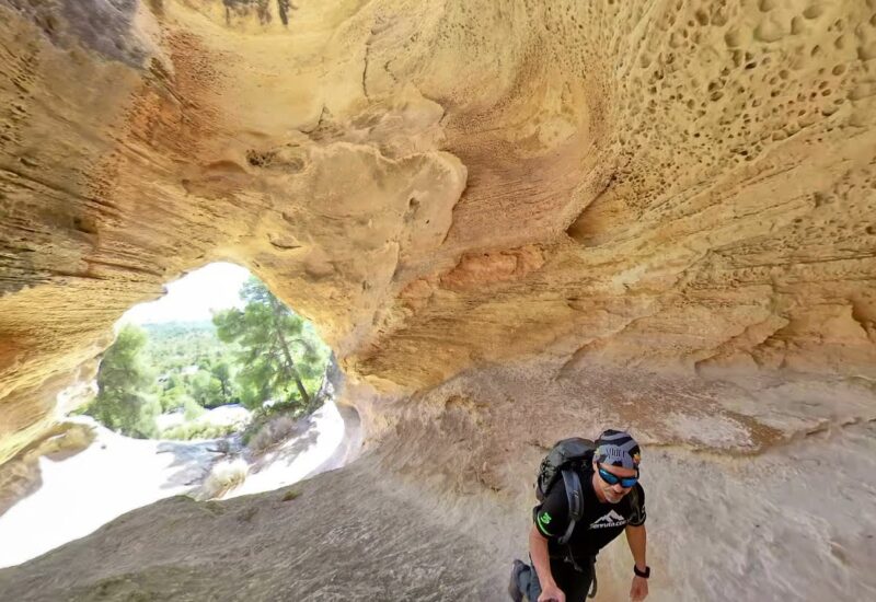 Cueva de la Horadada en el Monte Arabí (Yecla, Murcia)