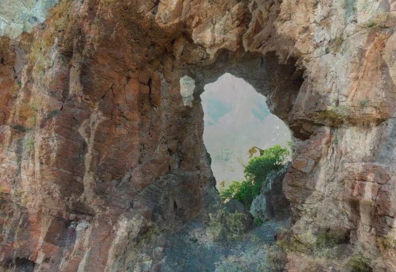 Peña Ajuerá y castillo de Azuébar a vista de dron (Castellón)