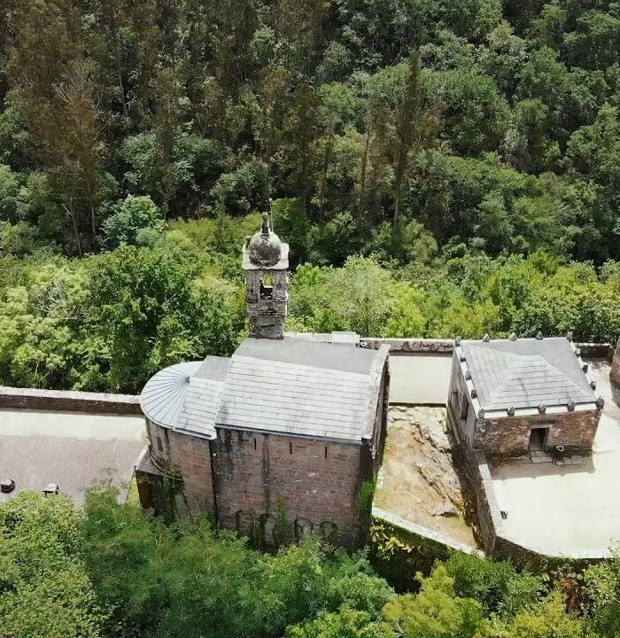 Monasterio de Caaveiro en las Fragas do Eume (A Coruña)