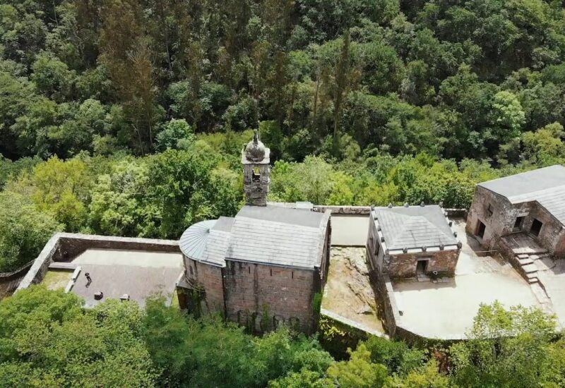 Monasterio de Caaveiro en las Fragas do Eume (A Coruña)