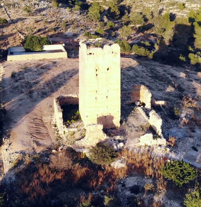 Castillo de Aledúa a vista de dron (Llombai, Valencia)