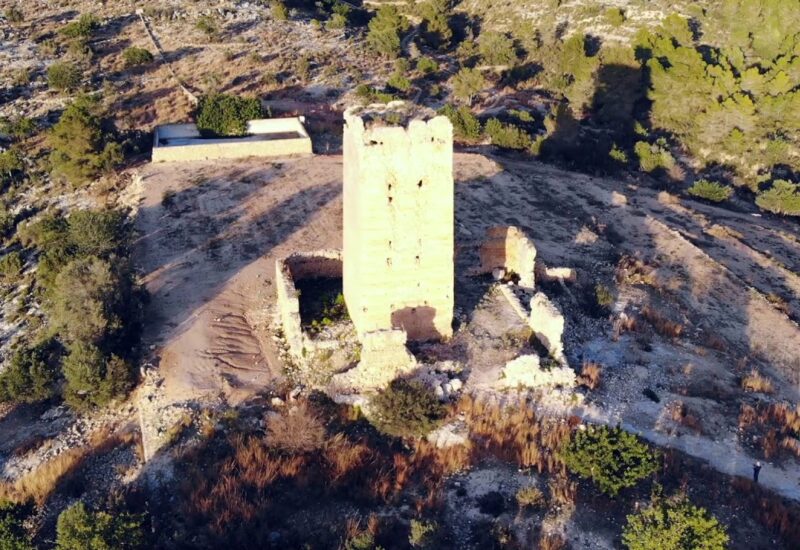 Castillo de Aledúa a vista de dron (Llombai, Valencia)